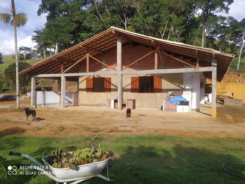 Bela Chácara Em Bom Jardim - Rj.