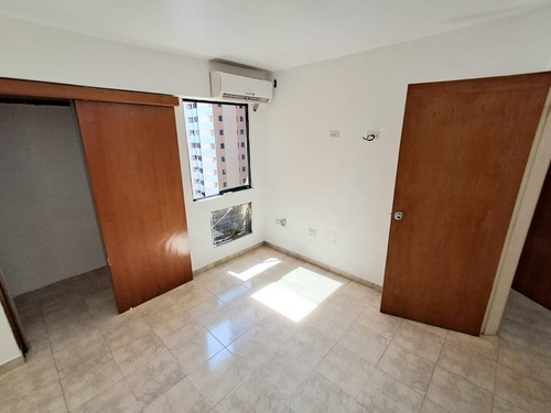 Mc Se Alquila Apto Sin Amoblar Urb. La Trigaleña Alta