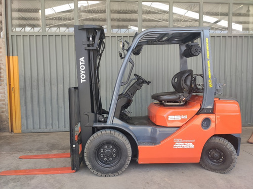 Autoelevador Toyota - Nafta Glp - Triple 4.50 Mtrs