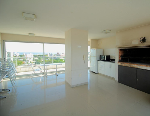 Imagen 23 de 26 de Gran Oportunidad Apartamento En Malvin 118 M2 - 2d / 2b - Con Garage Y Patio. Amenidades (piscina, Solarium, Gym, Barbacoa)