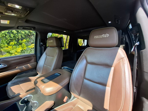 Chevrolet Suburban 6.2 V8 High Country At