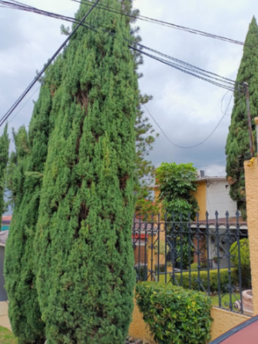 Casa En Venta En Av. Hacienda De Tarimoro # 42, Lomas De La Hacienda!!! 2 0 4