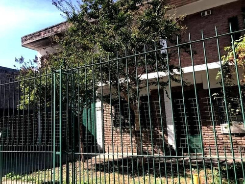 Imagen 3 de 4 de Galpon En Venta En Ituzaingo - A Mts Acceso Oeste- 200 Mts Cubiertos- Zona Industrial