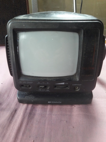 Imagem 5 de 5 de Tv Portátil Antiga Preto E Branco 5 Polegada