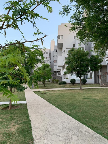 Imagen 27 de 28 de Departamento Dos Dormitorios Con Cochera Piscina Y Guardia 24 Hs