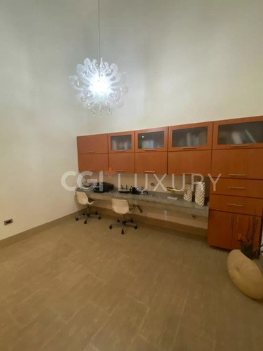 Cgi+ Luxury Lecheria Ofrece En Venta Casa En Las Villas.