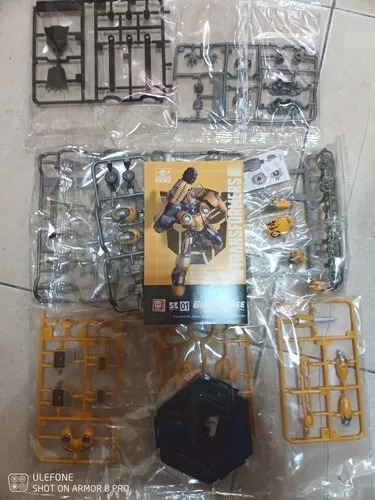 Figura De Bumblebee Movie Tranformers Bee Armable Con Base (Reacondicionado)