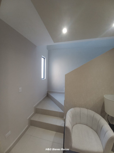 Casa De 3 Niveles Con Excelente Precio En Dominio Cumbres