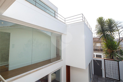 Imagem 21 de 30 de Casa Moderna, Reformada, Pronta Para Entrar Com 03 Suítes - Reo102100
