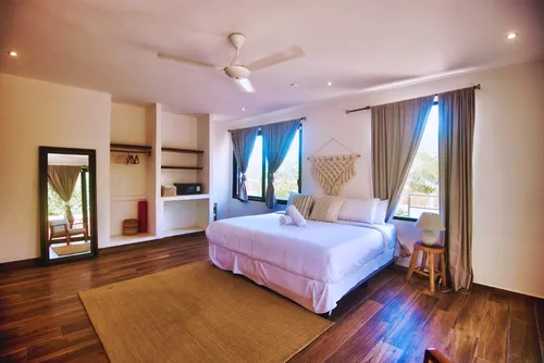 2 Casas Por El Precio De Una! Villa De 7 Recamaras Con 2 Albercas Lock-off Amueblada