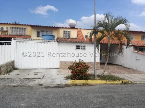  José López Vende  Al Este, Amplia Casa En  Los Cardones, Barquisimeto  Lara, Venezuela.    5 Dormitorios  3 Baños  232 M² 