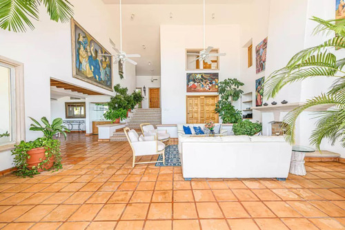Casa De Lujo Con Jardín, Terraza, Pergola Y Alberca Privada,