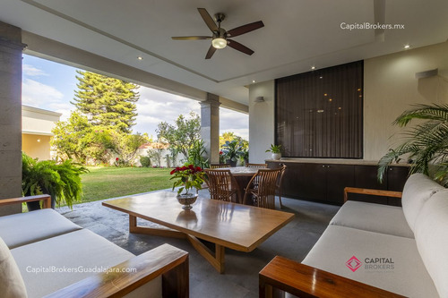 Residencia De Lujo En Venta En Colinas De San Javier, Con Alberca