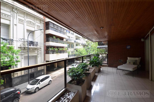 Juncal Y Montevideo. Balcón Aterrazado