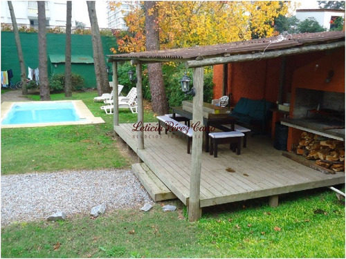 Venta Casa En Playa Mansa 4 Dormitorios - Ref: 15583