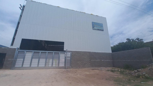 Nave Industrial En La Reja