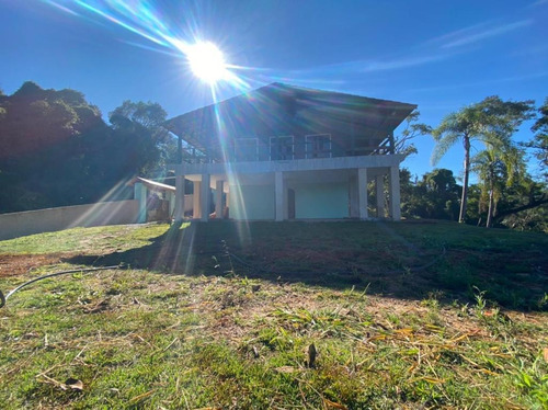 Bela Chácara Área De 3.000 M², Duas Casas 06 Dormitórios !!