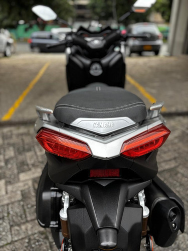 Moto Yamaha X- Max 300