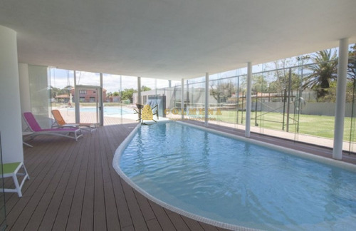 Apartamento Muy Cerca De La Peninsula Y De La Playa, Cuenta Con 2 Dormitorios, 2 Baños, Living-comedor, Cocina , Terraza Y Garaje.- Ref: 1910