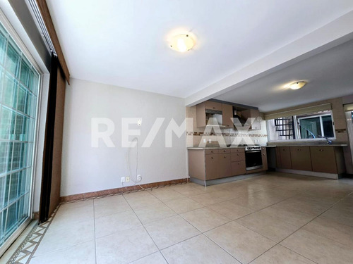 Exclusiva Casa En Venta En Lomas Del Sol: Comodidad Y Ubicación Inmejorable