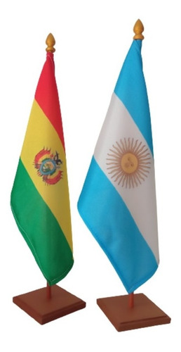 2 Banderas Con Base Y Mastil Argentina (1) Bolivia (1)