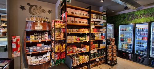 Imagen 12 de 27 de Almacén Gourmet, Fiambrería Y Vinoteca A Metros De Puente Saavedra