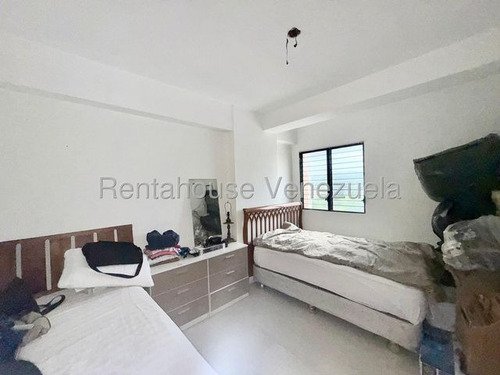 #*25-21102 Oportunidad De Inversión En El Corazón Del Triángulo Del Este: Adquiera Este Estratégico Apartamento Con Un Potencial Ilimitado Para Adaptarlo Completamente A Su Gusto. Adelaida Armeya