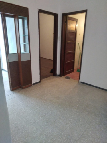 Imagen 6 de 12 de Prox.centro Comer Interno Con Mucha Luz Terraza Bajos Gastos