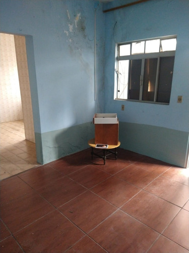 Imagem 6 de 14 de Casa Com 1 Dormitório 1 Banheiro/1 Salão Comercial
