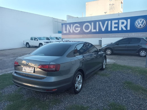 Imagen 6 de 15 de Volkswagen Vento 2.5 Luxury Tiptronic 2.016-