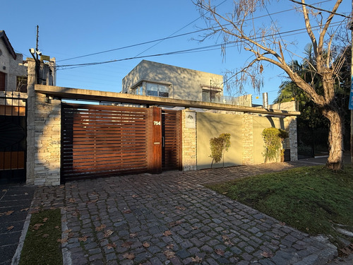 Venta Duplex Tipo Casa Complejo Cerrado Banfield Pileta