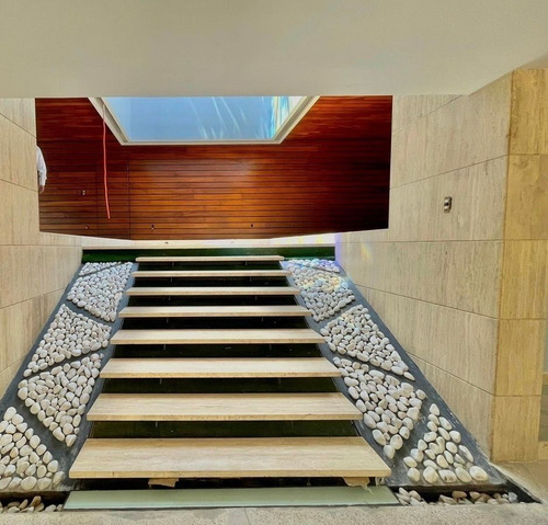 Hermosa Casa En Renta Para Oficinas O Embajada En Lomas De Virreyes