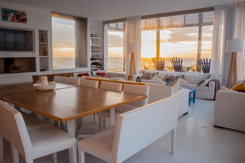 Casa Sobre La Playa En Venta Jose Ignacio (ref: Bpv-9211)