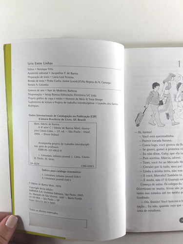 A 8ª Série C Odette De Barros Mott Série Entre Linhas Ed. Atual Editora Em Português 2004 (Usado)