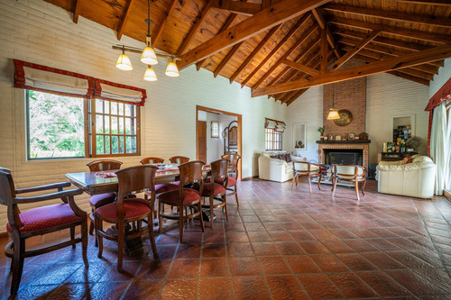 Venta Casa En Bella Vista En Barrio Cerrado
