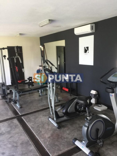 Imagen 15 de 15 de Se Vende Apartamento 2 Dormitorios Con Patio Exclusivo. Frente Al Mar