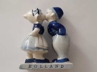 Figura De Porcelana Pareja De Niños Elesva Holland Liquido