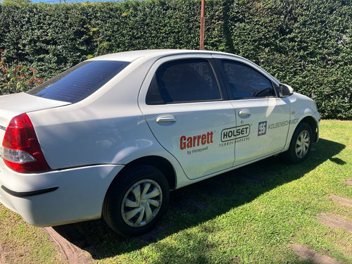Toyota Etios 1.5 XS 6M/T Sedan 4 puertas