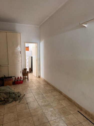 Casa En Venta A Refeccionar Excelente Ubicación Pellegrini 173. 4 Dormitorios