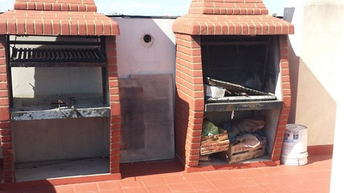 2 Amb Amplios Con Cochera Edificio Con Parrilla Y Pileta