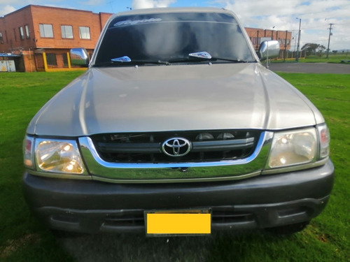 Toyota Hilux 2.4 Cc 4x4