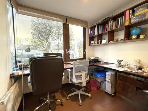 Casa En Venta De 6 Dorm. En Lo Barnechea