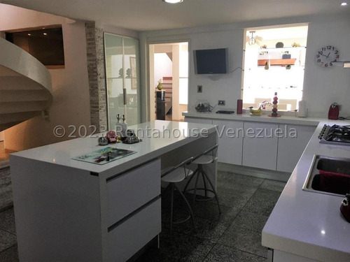 Casa Remodelada Y Amoblada, Pisos De Marmol, Calle Privada En La Trinidad Mls#. 24-11436