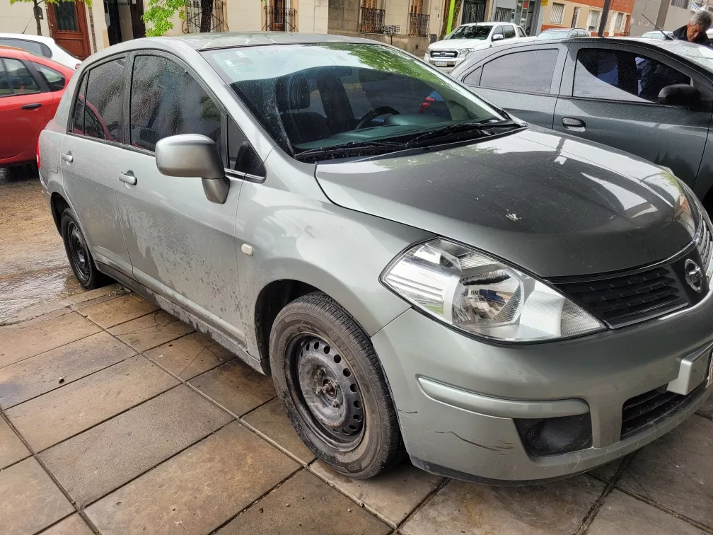 Nissan Tiida 1.8 Visia