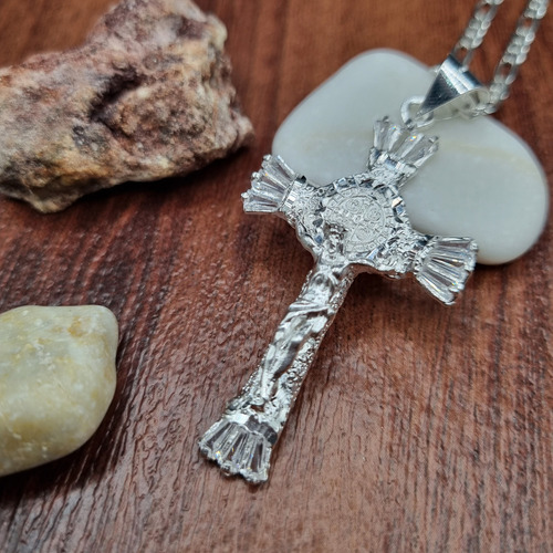 Cruz De San Benito De Plata Con Circonia Y Cadena + Color Plateado