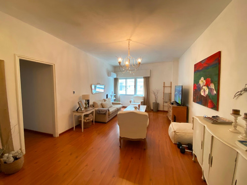 Imagen 2 de 13 de En Venta -apartamento De 3 Dormitorios En El Centro
