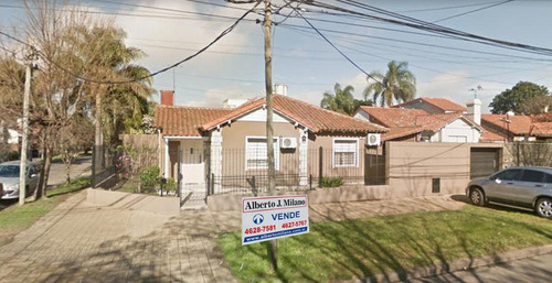 Imagen 1 de 8 de Chalet - 4 Ambientes - Servicios - Castelar Norte