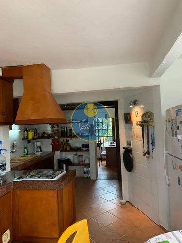 Casa En Pinares, Punta Del Este, U S1.800 Precio Anual A Partir Del Marzo Tiene Piscina