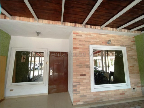 Townhouse En Venta Urb Karol Home Ii, Av Aragua 23-31055 Hc