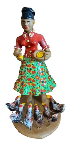 Imagem 2 de 7 de Mulher Alimentando As Galinhas Artesanato Caruaru